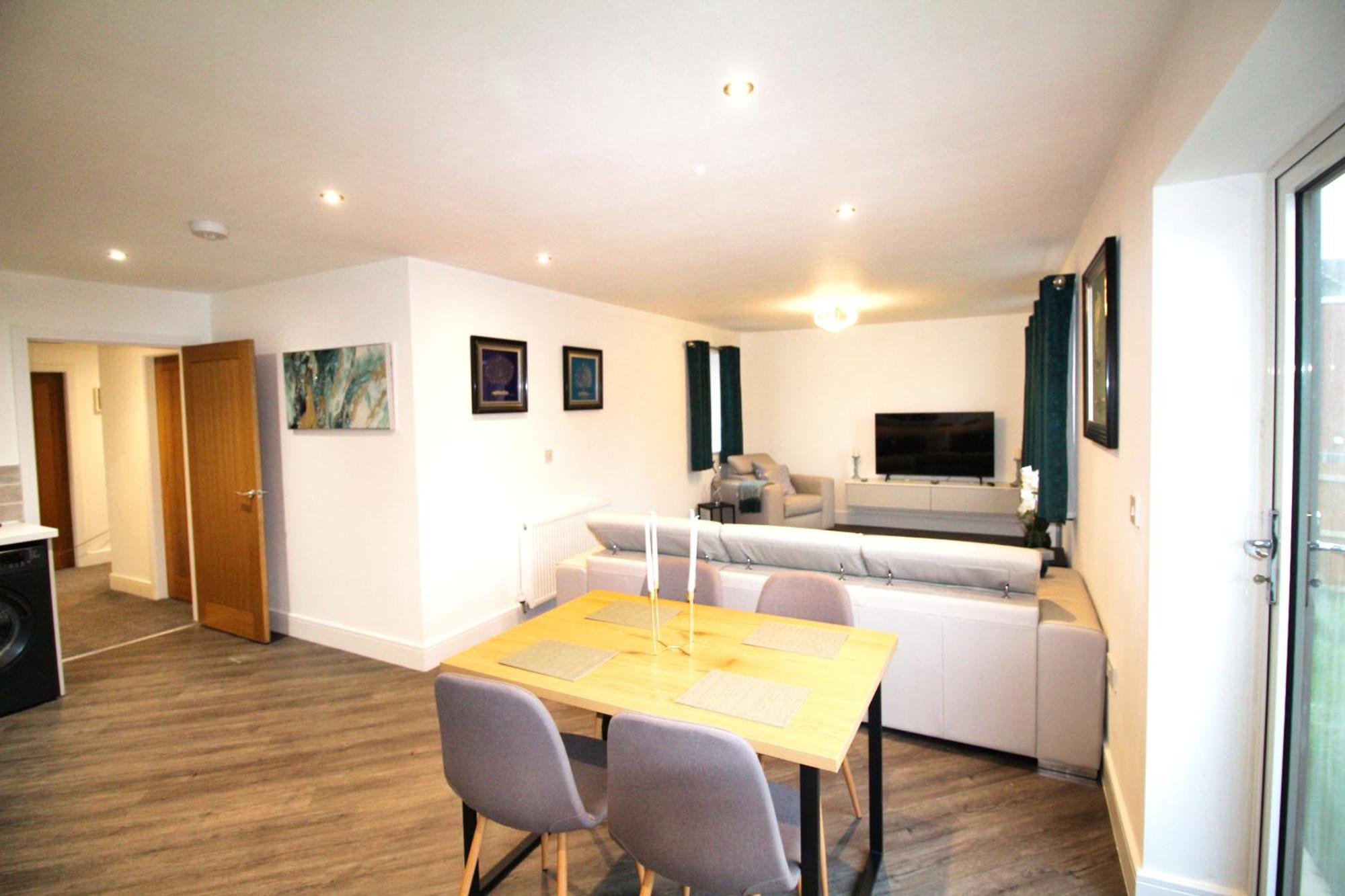 Rotherham - Rawmarsh - Great Customer Feedback - 2 Bed Bungalow - New Build - High End Furnishings - Wheel Chair Accessible - Large Enclosed Garden - Dog Friendly 외부 사진