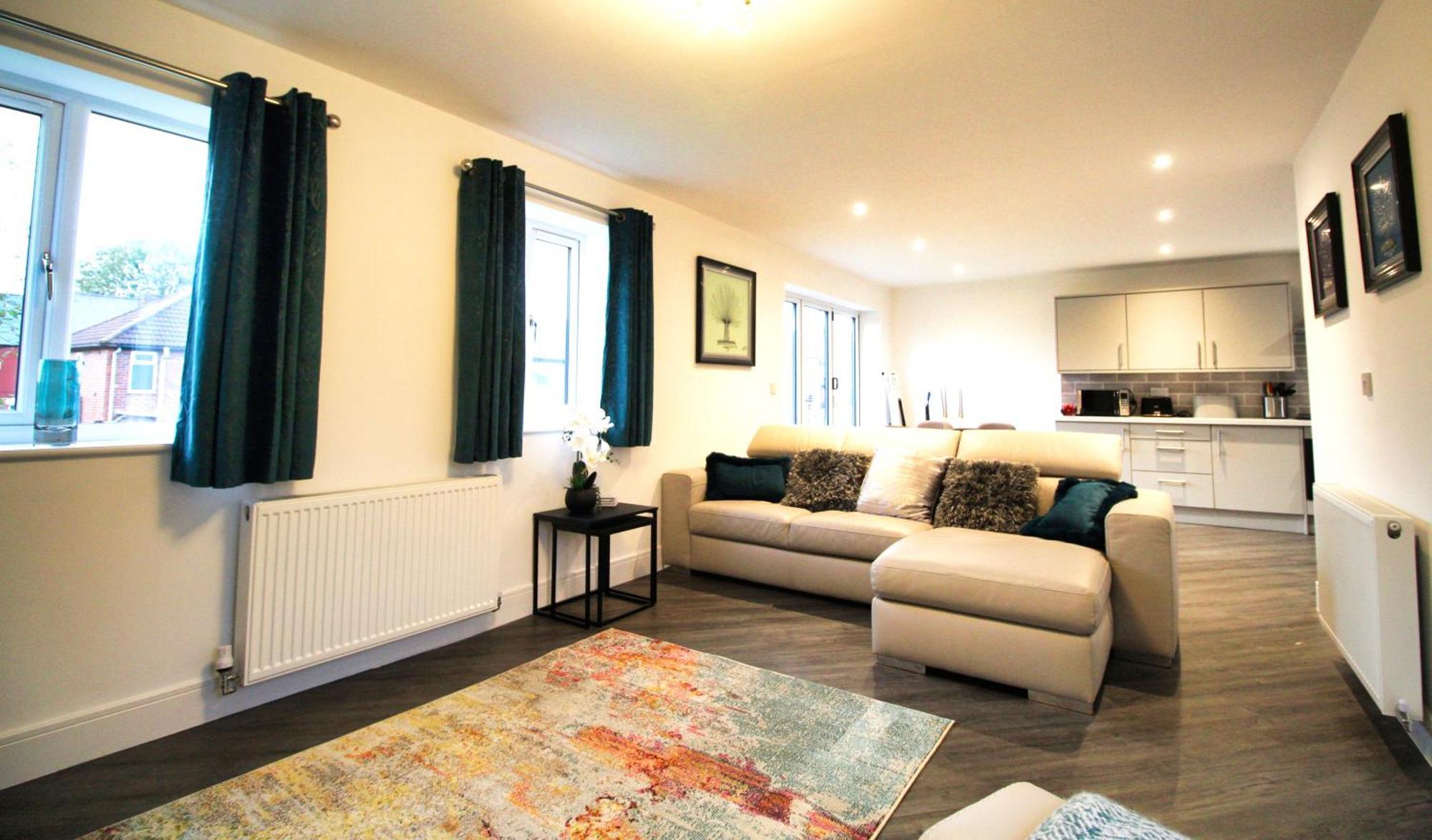 Rotherham - Rawmarsh - Great Customer Feedback - 2 Bed Bungalow - New Build - High End Furnishings - Wheel Chair Accessible - Large Enclosed Garden - Dog Friendly 외부 사진