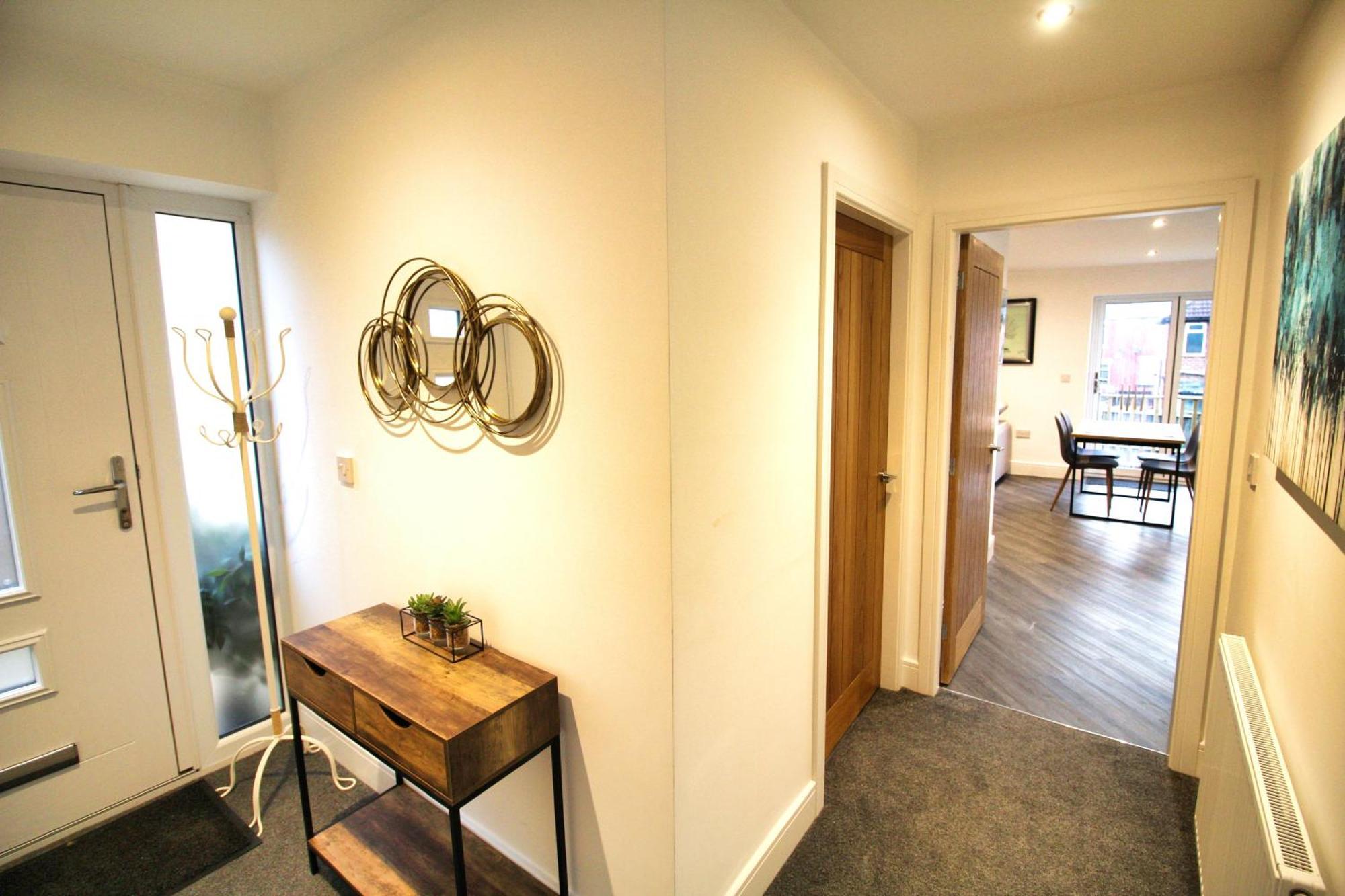 Rotherham - Rawmarsh - Great Customer Feedback - 2 Bed Bungalow - New Build - High End Furnishings - Wheel Chair Accessible - Large Enclosed Garden - Dog Friendly 외부 사진