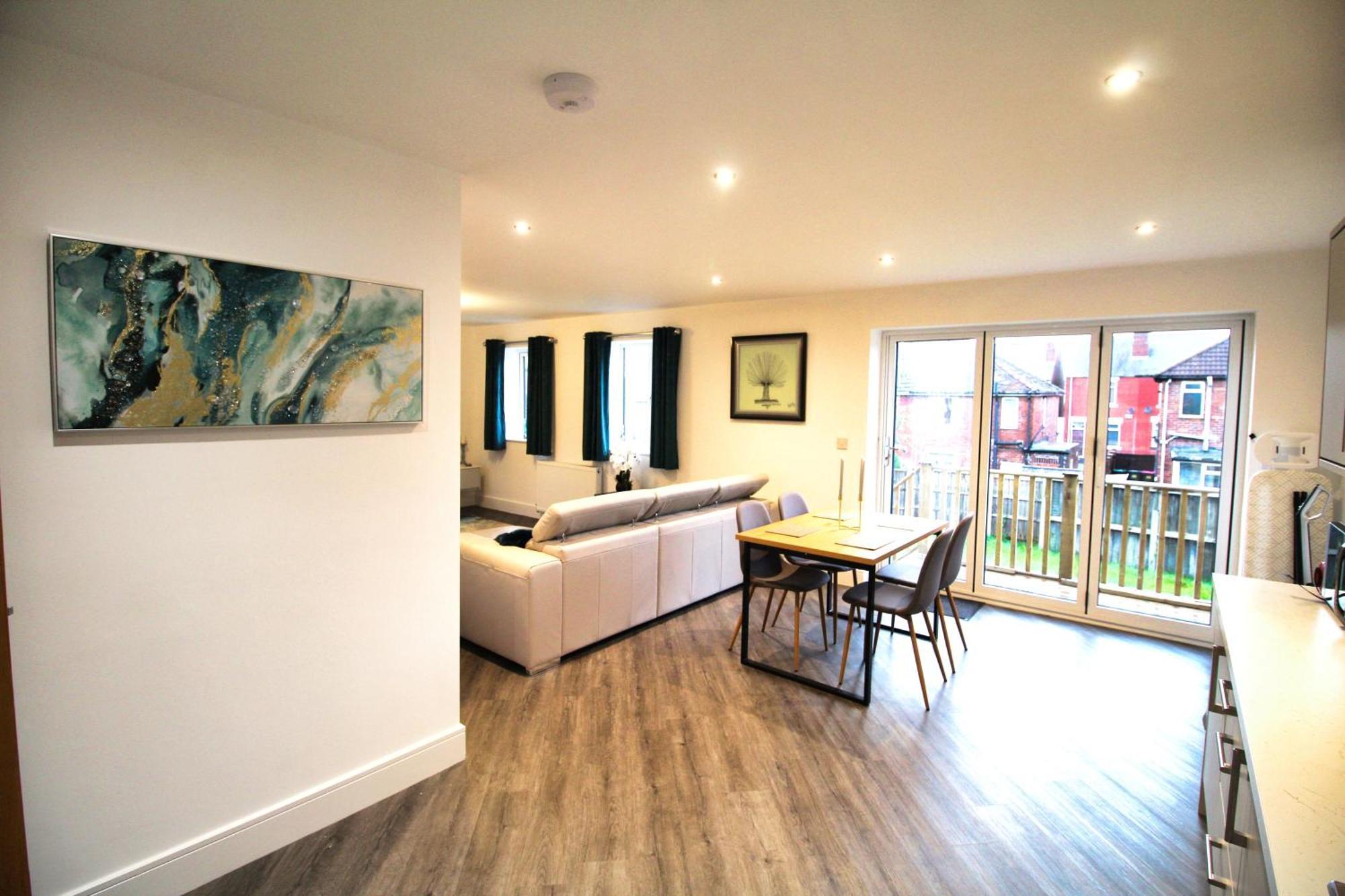 Rotherham - Rawmarsh - Great Customer Feedback - 2 Bed Bungalow - New Build - High End Furnishings - Wheel Chair Accessible - Large Enclosed Garden - Dog Friendly 외부 사진